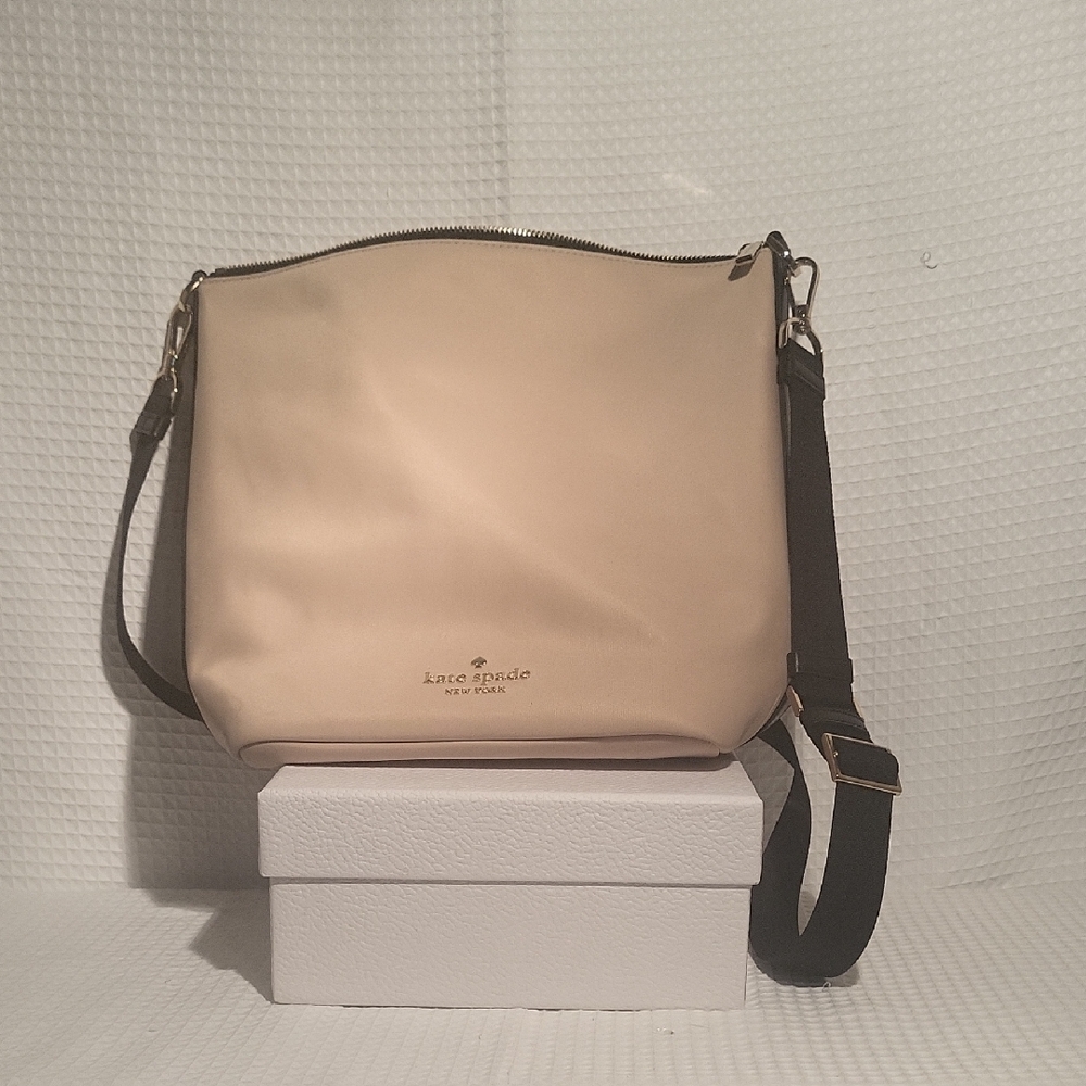 Kate Spade Cream Shoulder Bag with Minimalist Design